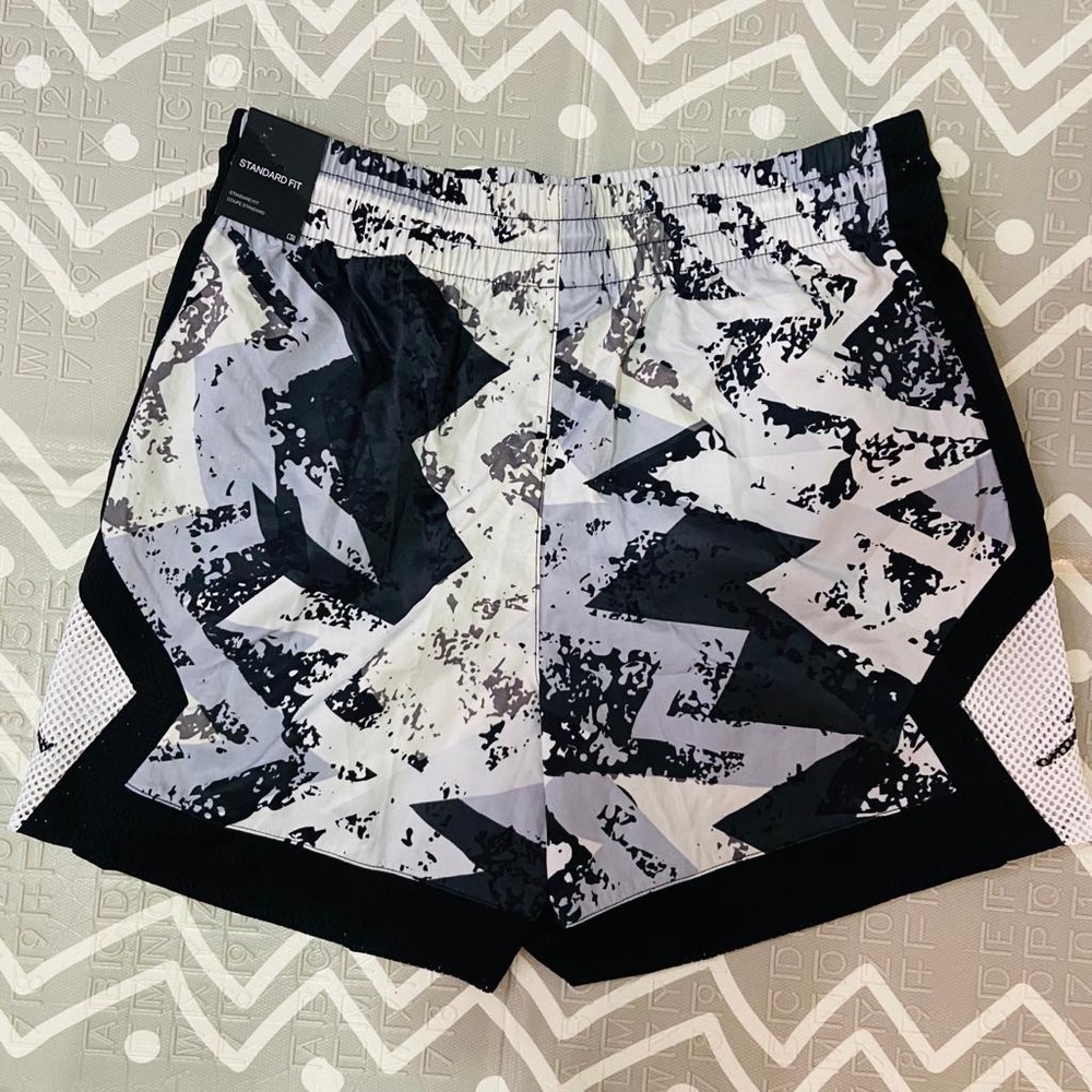 Nike Jordan limited edition animal snake print shorts - Picture 6 of 6